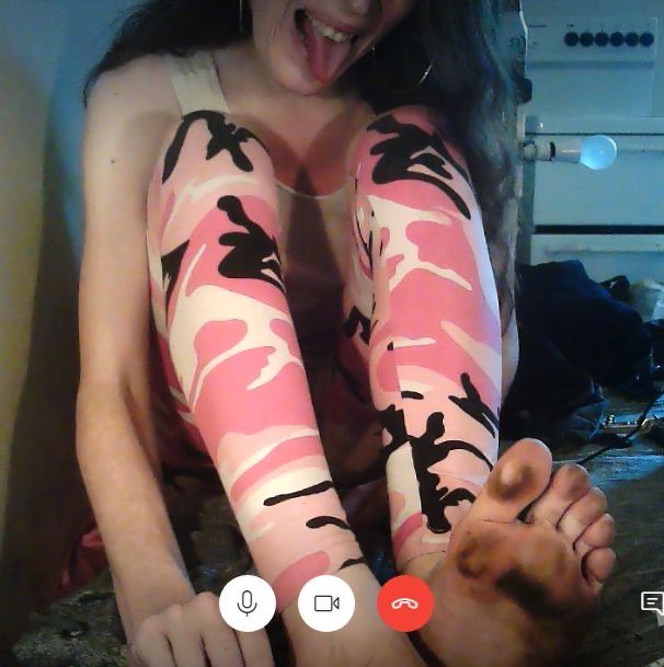 Dirty gypo feet ;D